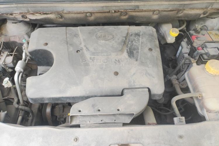 Used Baojun 730 2014 1.5L manual Comfort version 7 seats Engine Bay