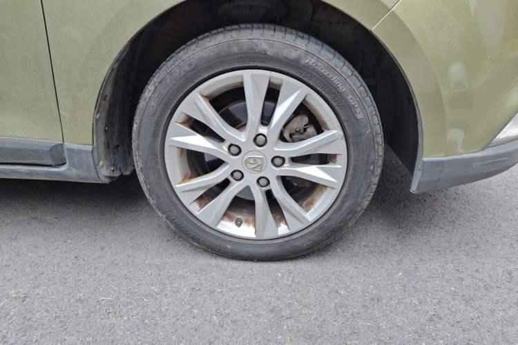 Used Baojun 730 2014 1.5L manual Comfort version 7 seats Exterior 1