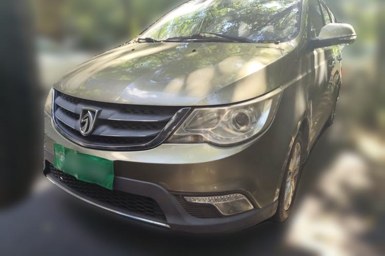 Used Baojun 730 2014 1.5L manual Comfort version 7 seats Front