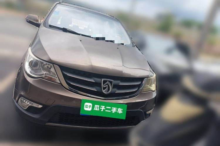 Used Baojun 730 2014 1.5L manual Comfort version 7 seats Front