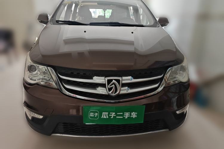 Used Baojun 730 2014 1.5L manual luxury trim 7 seats Front