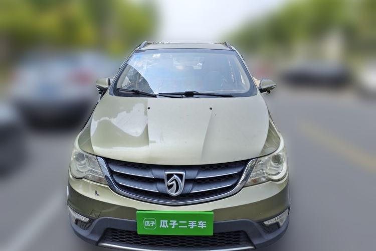 Used Baojun 730 2014 1.5L manual Comfort version 7 seats Front