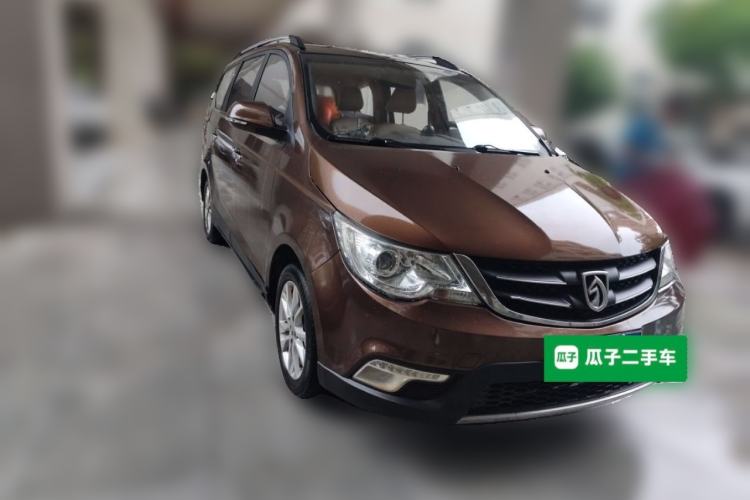 Used Baojun 730 2014 1.5L manual Comfort ESP version 7 seats Front Right 45 Deg