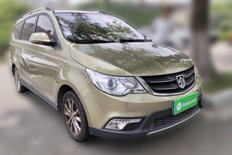 Used Baojun 730 2014 1.5L manual luxury trim 7 seats Front Right 45 Deg