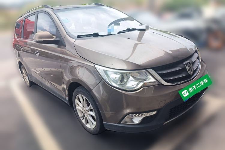 Used Baojun 730 2014 1.5L manual Comfort version 7 seats Front Right 45 Deg