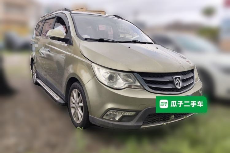 Used Baojun 730 2014 1.5L manual Comfort version 7 seats Front Right 45 Deg