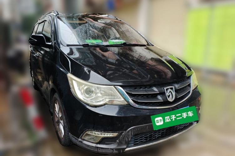 Used Baojun 730 2014 1.5L manual Comfort version 7 seats Front Right 45 Deg