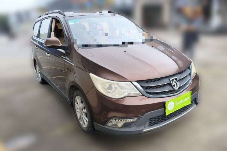 Used Baojun 730 2014 1.5L manual Comfort version 7 seats Front Right 45 Deg