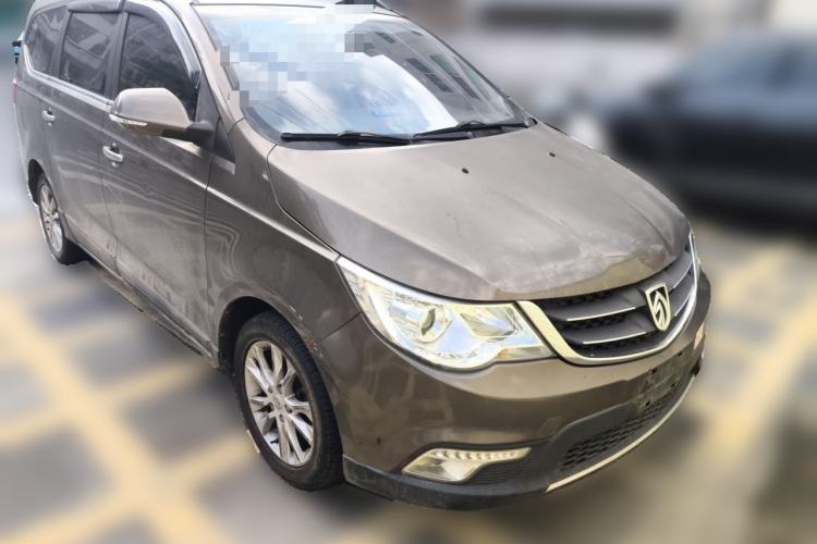 Used Baojun 730 2014 1.5L manual Comfort ESP version 7 seats Front Right 45 Deg