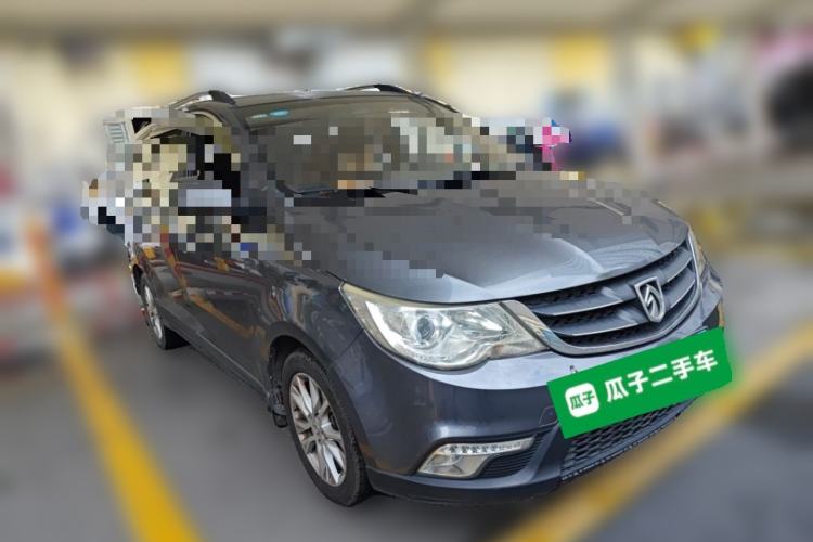 Used Baojun 730 2014 1.5L manual Comfort version 7 seats Front Right 45 Deg