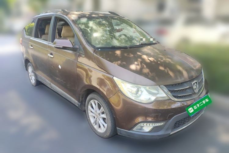 Used Baojun 730 2014 1.5L manual Comfort version 7 seats Front Right 45 Deg