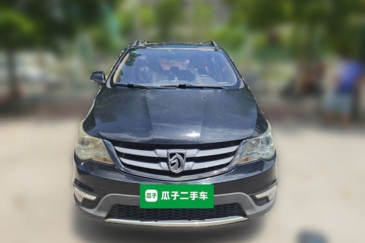 Used Baojun 730 2014 1.5L manual luxury trim 7 seats Front