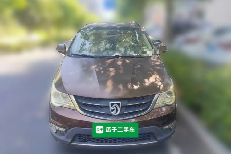 Used Baojun 730 2014 1.5L manual Comfort version 7 seats Front