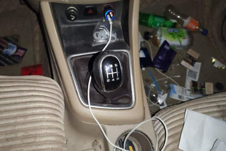 Used Baojun 730 2014 1.5L manual standard trim 7 seats Gear Lever