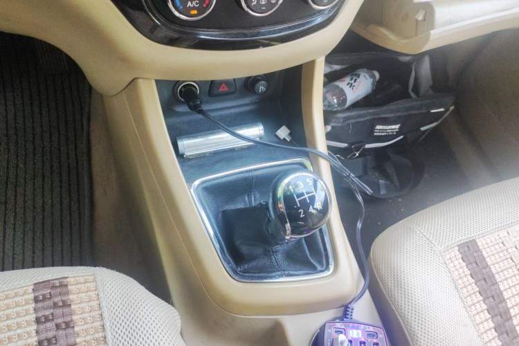 Used Baojun 730 2014 1.5L manual Comfort version 7 seats Gear Lever
