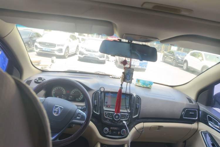 Used Baojun 730 2014 1.5L Manual Luxury Navigation ESP Version 7 Seats Headliner