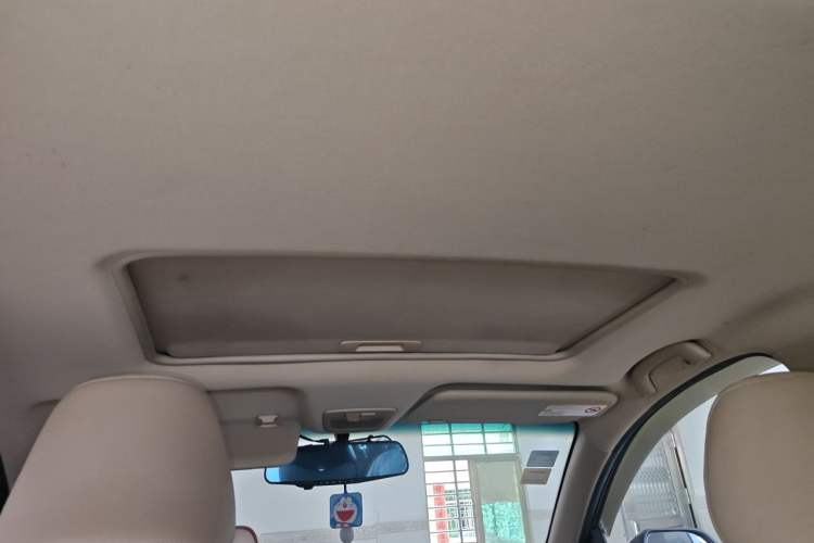 Used Baojun 730 2014 1.5L manual luxury trim 7 seats Headliner