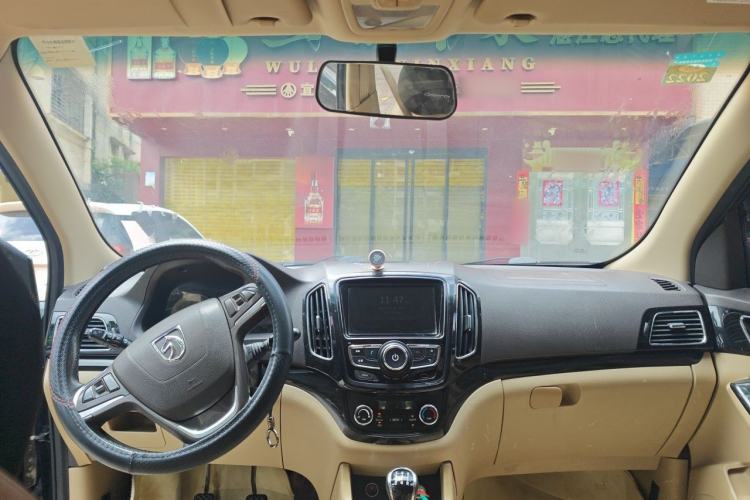 Used Baojun 730 2014 1.5L manual luxury trim 7 seats Headliner