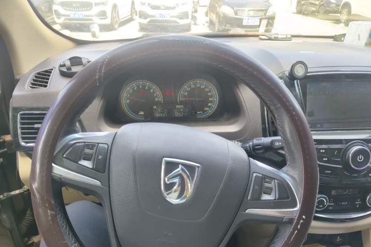 Used Baojun 730 2014 1.5L Manual Luxury Navigation ESP Version 7 Seats Instrument Cluster
