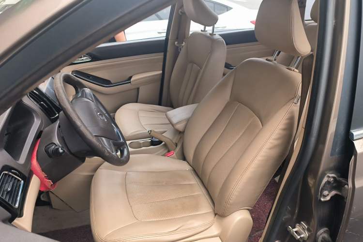 Used Baojun 730 2014 1.5L manual Comfort version 7 seats Left Front Seat