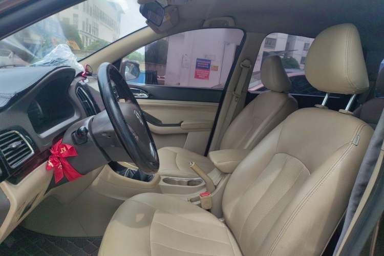Used Baojun 730 2014 1.5L manual Comfort version 7 seats Left Front Seat