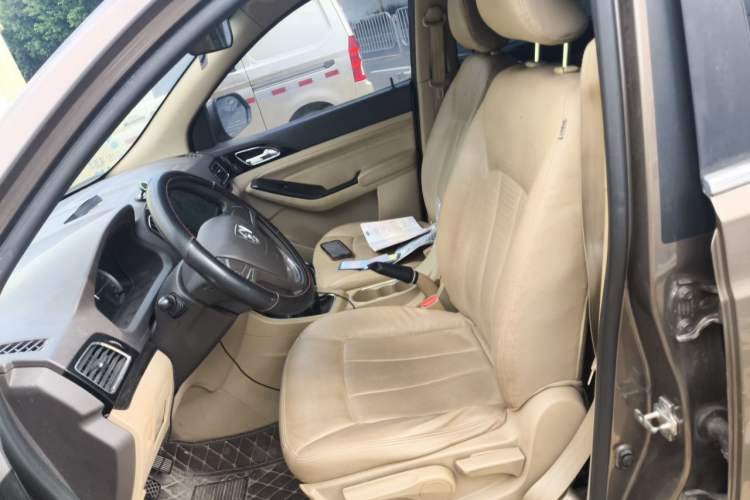Used Baojun 730 2014 1.5L manual Comfort ESP version 7 seats Left Front Seat
