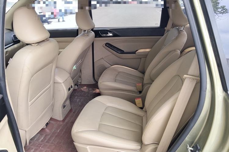 Used Baojun 730 2014 1.5L manual luxury trim 7 seats Left Rear Seat