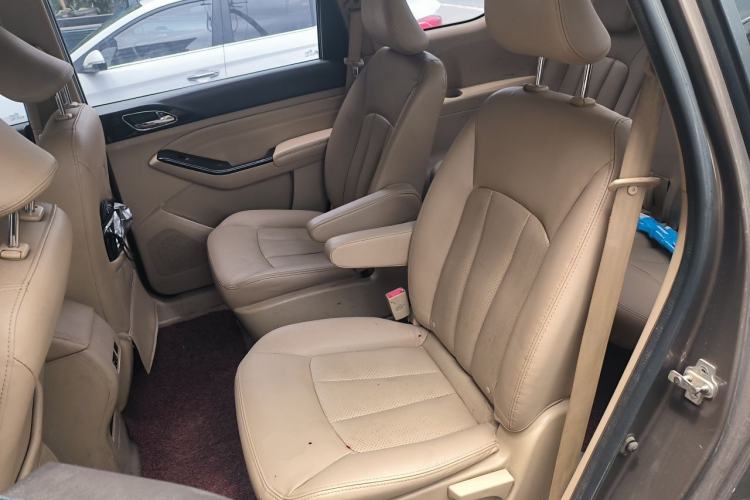 Used Baojun 730 2014 1.5L manual Comfort version 7 seats Left Rear Seat