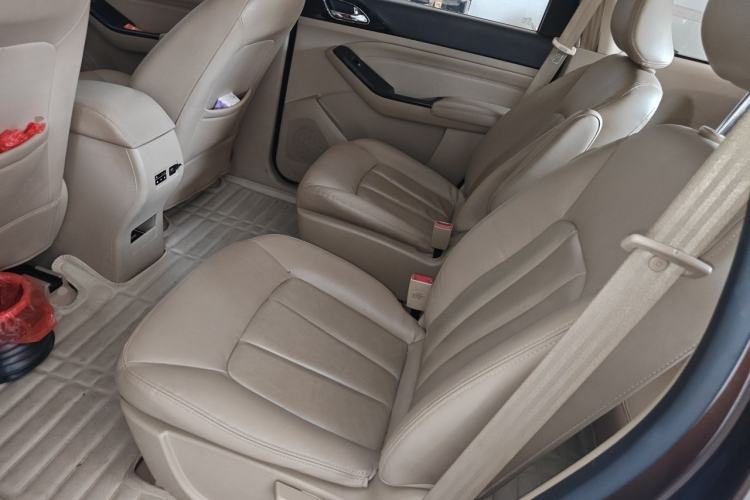 Used Baojun 730 2014 1.5L manual luxury trim 7 seats Left Rear Seat