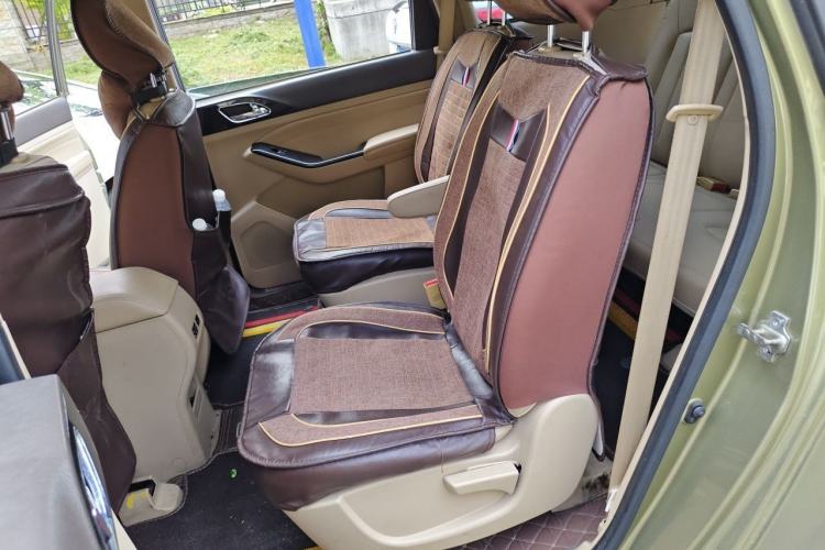 Used Baojun 730 2014 1.5L manual Comfort version 7 seats Left Rear Seat