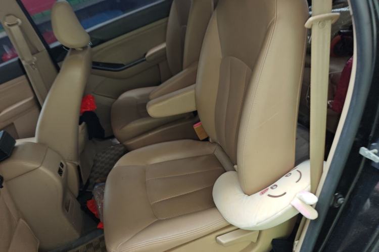 Used Baojun 730 2014 1.5L manual Comfort version 7 seats Left Rear Seat