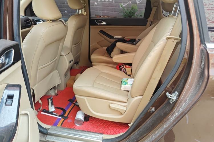 Used Baojun 730 2014 1.5L Manual Luxury Navigation ESP Version 7 Seats Left Rear Seat