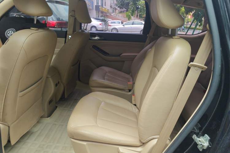 Used Baojun 730 2014 1.5L manual luxury trim 7 seats Left Rear Seat