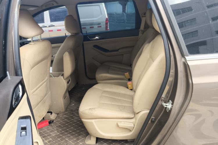 Used Baojun 730 2014 1.5L manual Comfort ESP version 7 seats Left Rear Seat