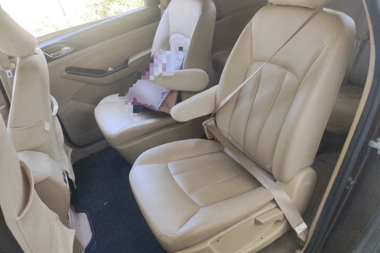 Used Baojun 730 2014 1.5L manual Comfort version 7 seats Left Rear Seat