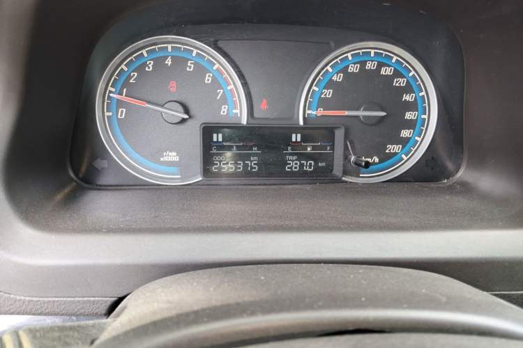 Used Baojun 730 2014 1.5L manual luxury trim 7 seats Odometer Close Up