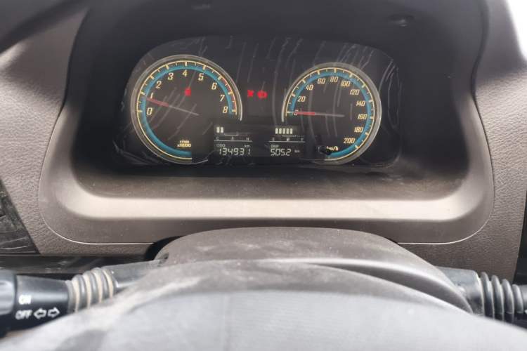 Used Baojun 730 2014 1.5L Manual Luxury Navigation ESP Version 7 Seats Odometer Close Up