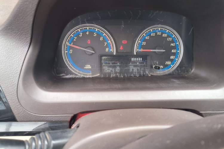 Used Baojun 730 2014 1.5L manual Comfort version 7 seats Odometer Close Up