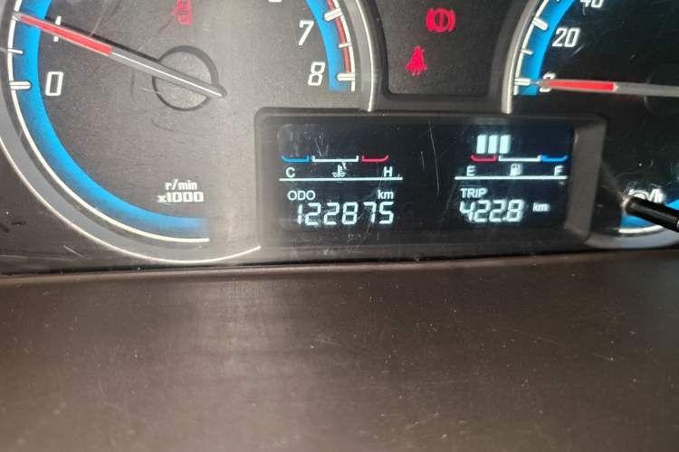 Used Baojun 730 2014 1.5L manual luxury trim 7 seats Odometer Close Up