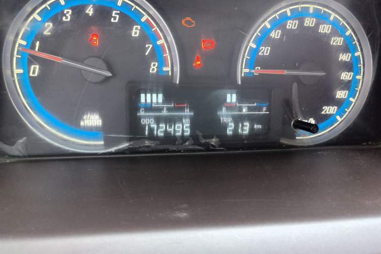 Used Baojun 730 2014 1.5L manual standard trim 7 seats Odometer Close Up