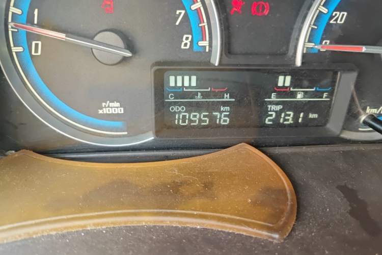 Used Baojun 730 2014 1.5L Manual Luxury Navigation ESP Version 7 Seats Odometer Close Up