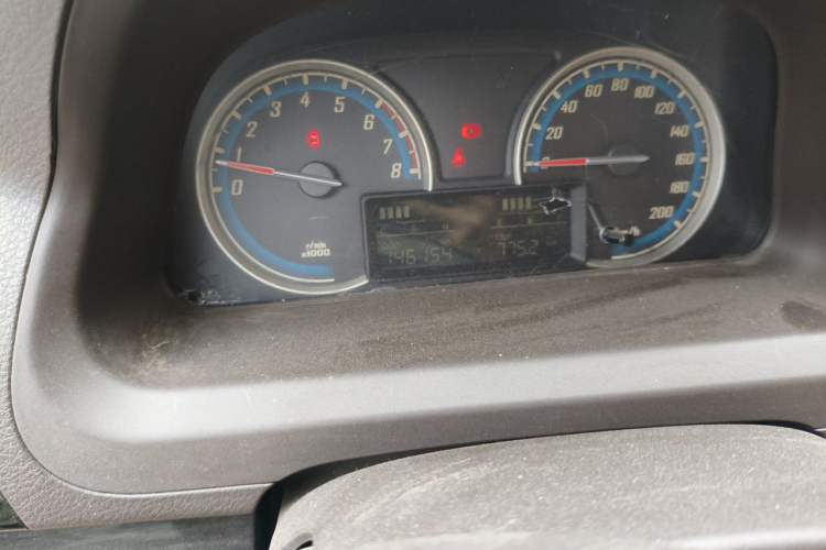 Used Baojun 730 2014 1.5L manual Comfort version 7 seats Odometer Close Up