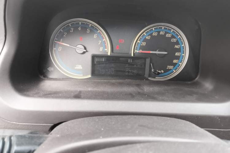Used Baojun 730 2014 1.5L manual Comfort ESP version 7 seats Odometer Close Up