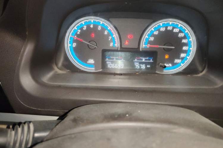Used Baojun 730 2014 1.5L manual standard trim 7 seats Odometer Close Up