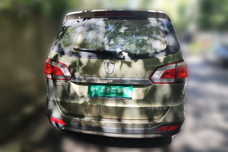 Used Baojun 730 2014 1.5L manual Comfort version 7 seats Rear