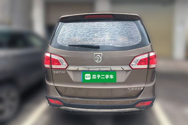 Used Baojun 730 2014 1.5L manual Comfort version 7 seats Rear