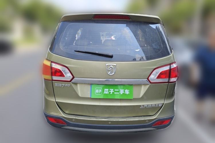 Used Baojun 730 2014 1.5L manual Comfort version 7 seats Rear