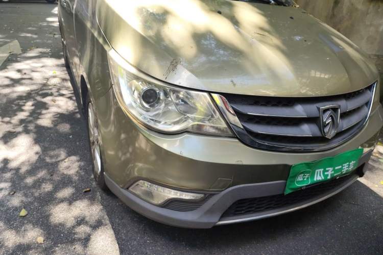 Used Baojun 730 2014 1.5L manual Comfort version 7 seats Right Front Headlight