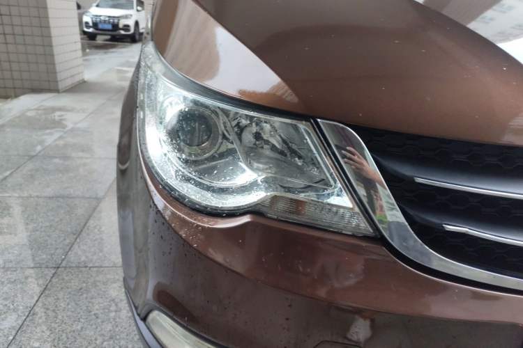 Used Baojun 730 2014 1.5L manual Comfort ESP version 7 seats Right Front Headlight