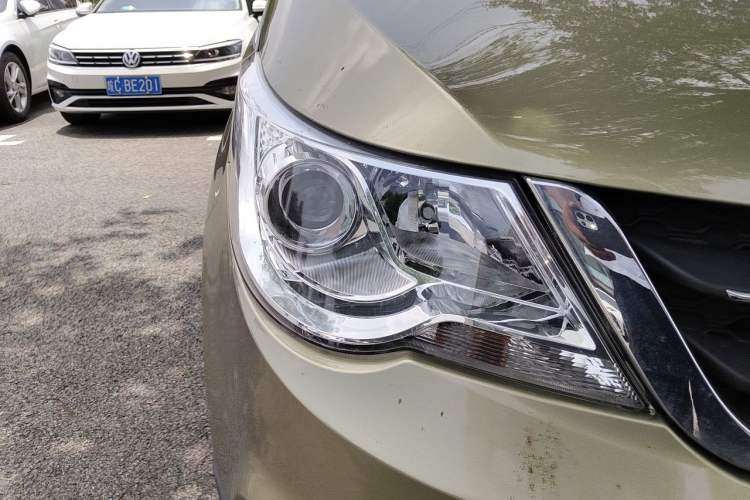 Used Baojun 730 2014 1.5L manual luxury trim 7 seats Right Front Headlight